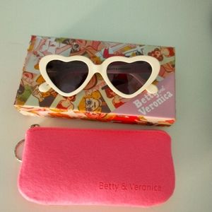 NIB Betty and Veronica sunglasses